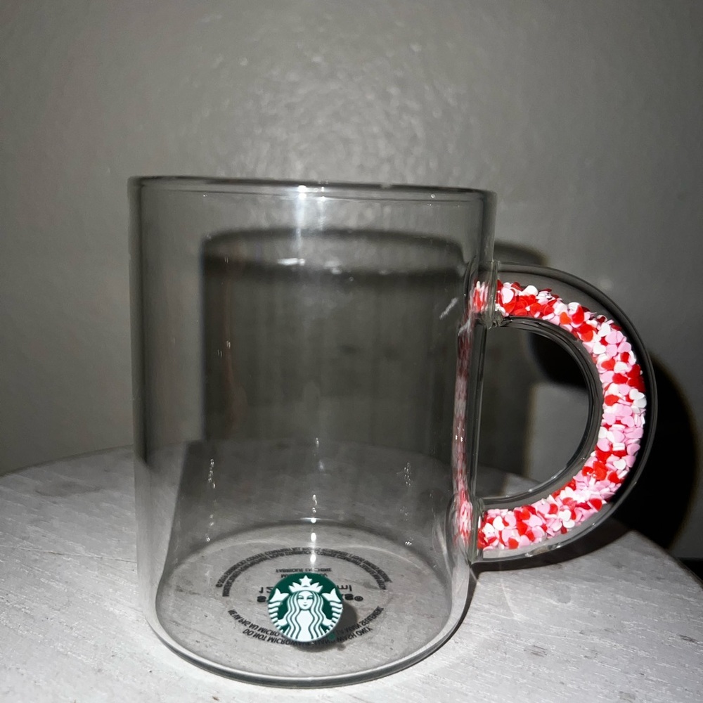 Starbucks 2019 Valentines 12 oz Clear Glass Mug w/Confetti Filled Handle.‎